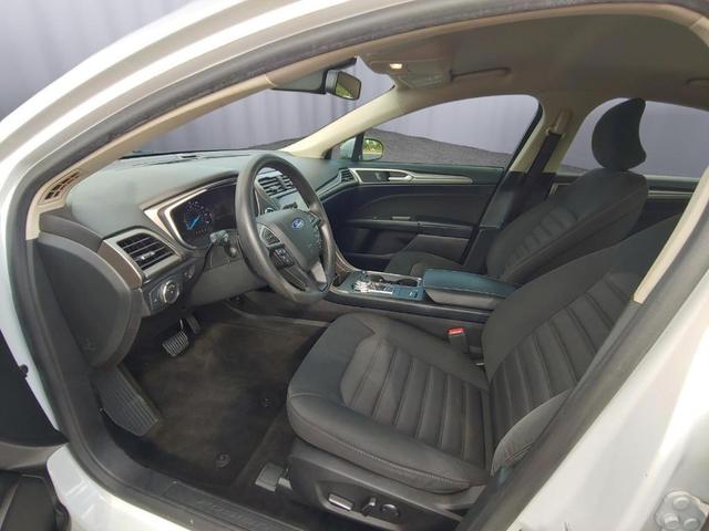 Photo of 2019 Oxford White Ford Fusion