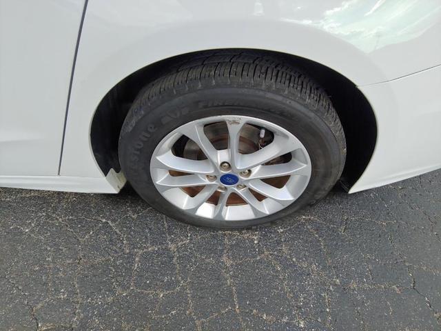 Photo of 2019 Oxford White Ford Fusion