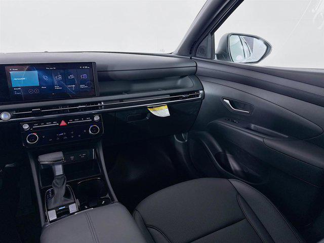 Photo of 2025 Atlas White Hyundai SANTA CRUZ