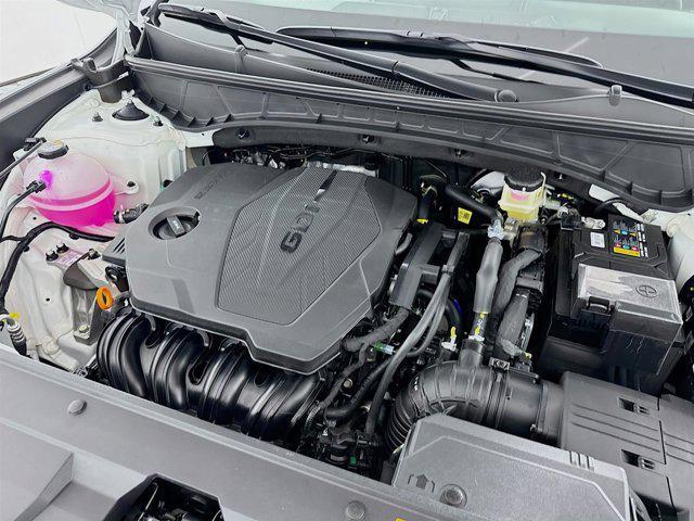 Photo of 2025 Atlas White Hyundai SANTA CRUZ