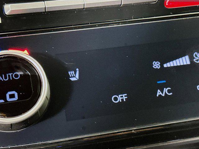 Photo of 2025 Atlas White Hyundai SANTA CRUZ