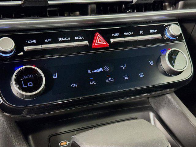 Photo of 2025 Atlas White Hyundai SANTA CRUZ