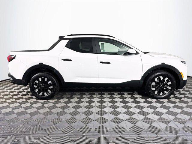 Photo of 2025 Atlas White Hyundai SANTA CRUZ