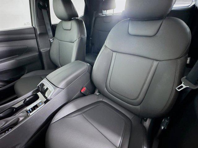 Photo of 2025 Atlas White Hyundai SANTA CRUZ