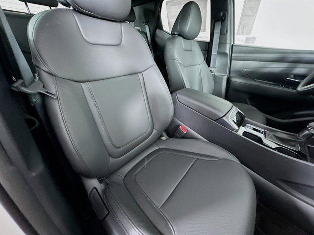 Photo of 2025 Atlas White Hyundai SANTA CRUZ