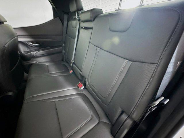 Photo of 2025 Atlas White Hyundai SANTA CRUZ