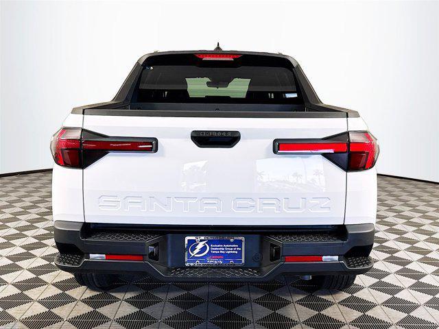 Photo of 2025 Atlas White Hyundai SANTA CRUZ
