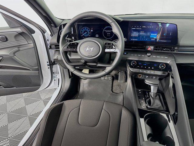 Photo of 2025 Serenity White Hyundai ELANTRA