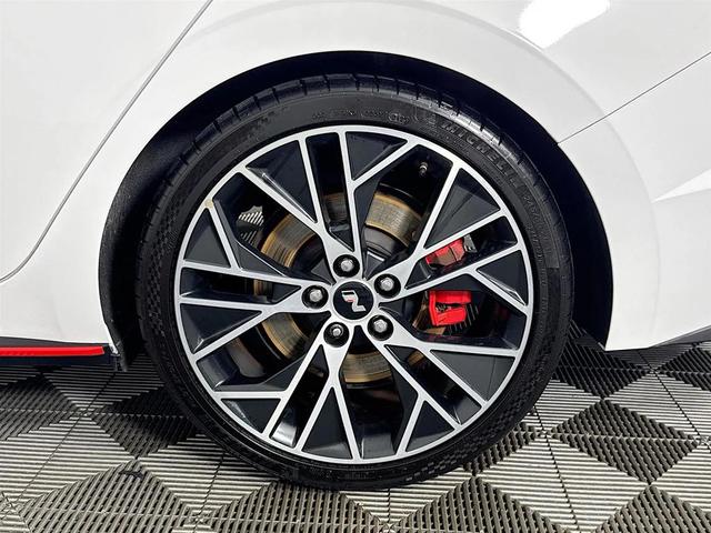 Photo of 2023 Lunar White Hyundai ELANTRA N