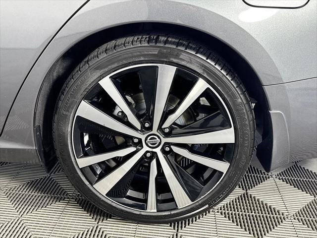 Photo of 2022 Gun Metallic Nissan Altima
