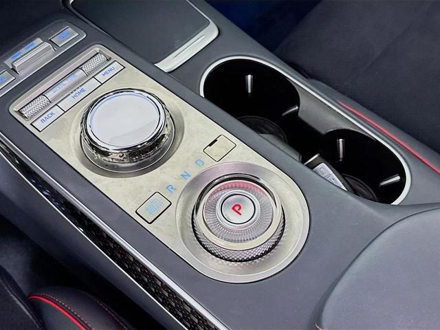 Photo of 2022 Vik Black Genesis GV70