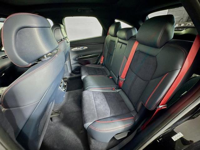 Photo of 2022 Vik Black Genesis GV70