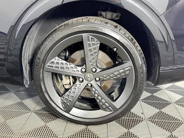 Photo of 2022 Vik Black Genesis GV70
