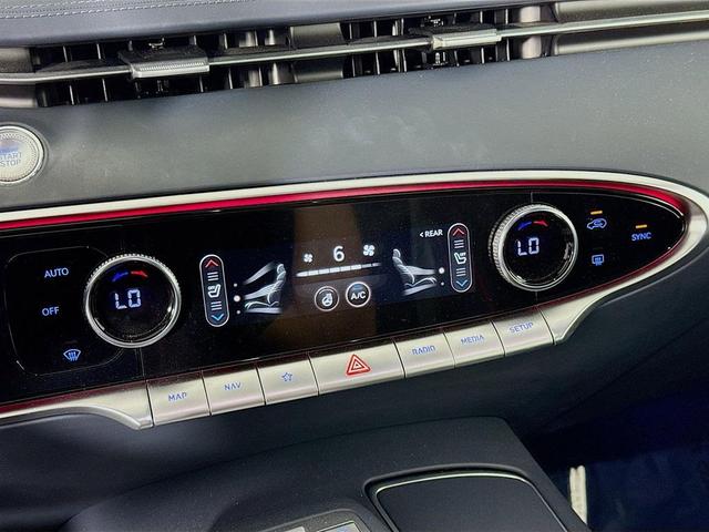 Photo of 2022 Vik Black Genesis GV70