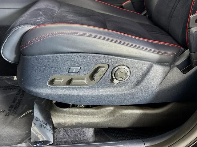 Photo of 2022 Vik Black Genesis GV70