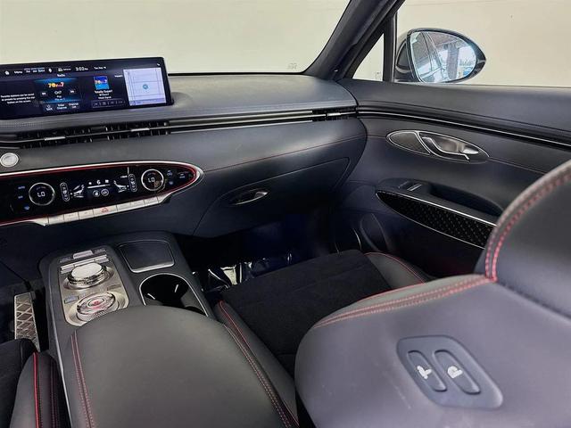 Photo of 2022 Vik Black Genesis GV70