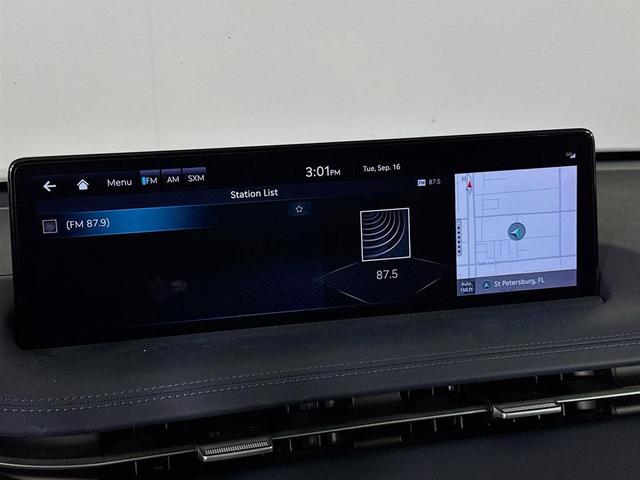 Photo of 2022 Vik Black Genesis GV70