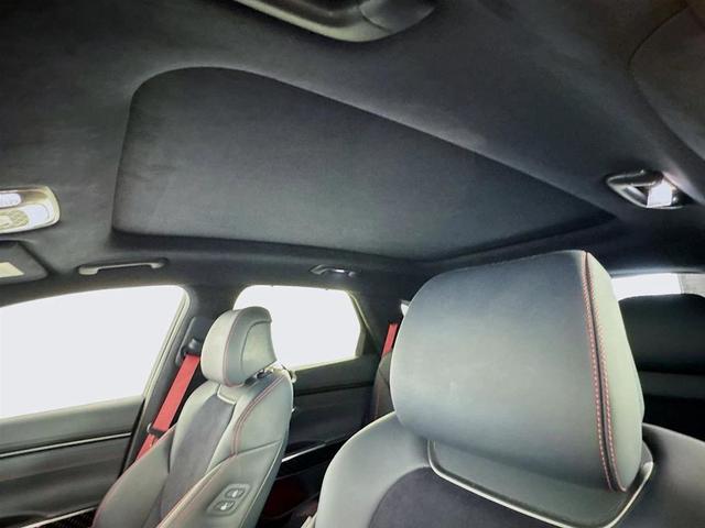 Photo of 2022 Vik Black Genesis GV70