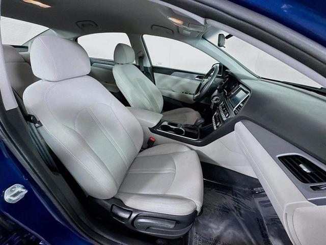 Photo of 2018 Lakeside Blue Hyundai SONATA