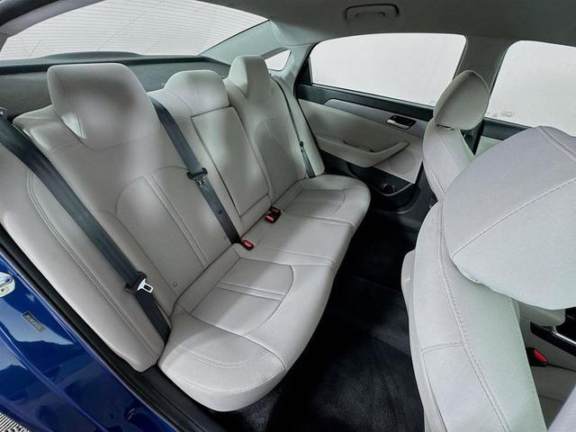 Photo of 2018 Lakeside Blue Hyundai SONATA
