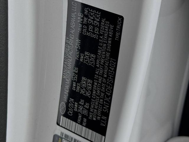 Photo of 2025 Atlas White Hyundai SANTA CRUZ