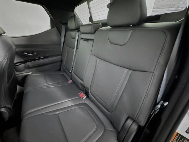 Photo of 2025 Atlas White Hyundai SANTA CRUZ