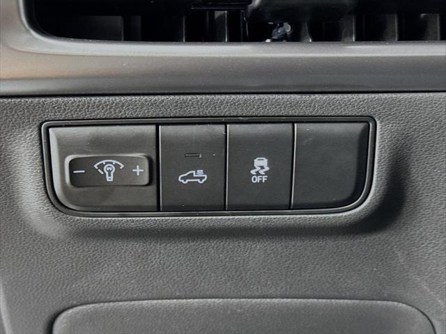 Photo of 2025 Atlas White Hyundai SANTA CRUZ
