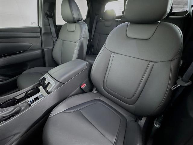 Photo of 2025 Atlas White Hyundai SANTA CRUZ