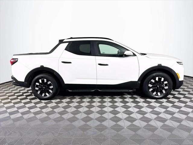 Photo of 2025 Atlas White Hyundai SANTA CRUZ