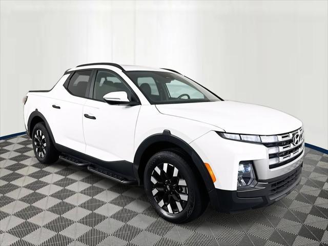 Photo of 2025 Atlas White Hyundai SANTA CRUZ