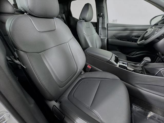 Photo of 2025 Atlas White Hyundai SANTA CRUZ