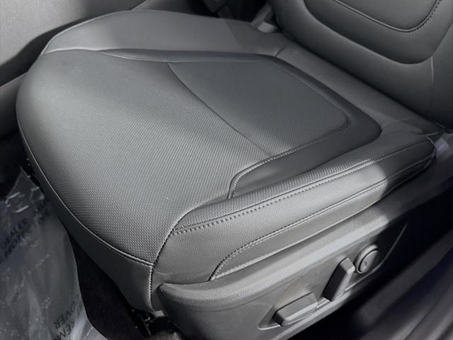 Photo of 2025 Atlas White Hyundai SANTA CRUZ