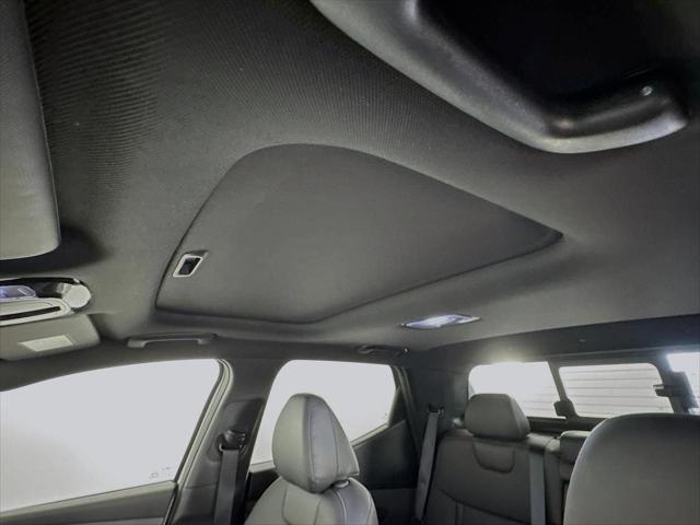 Photo of 2025 Atlas White Hyundai SANTA CRUZ