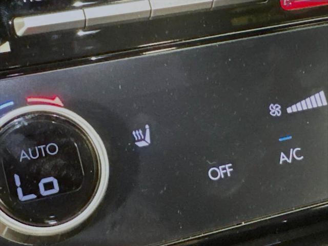 Photo of 2025 Atlas White Hyundai SANTA CRUZ