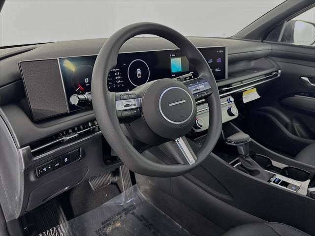Photo of 2025 Atlas White Hyundai SANTA CRUZ