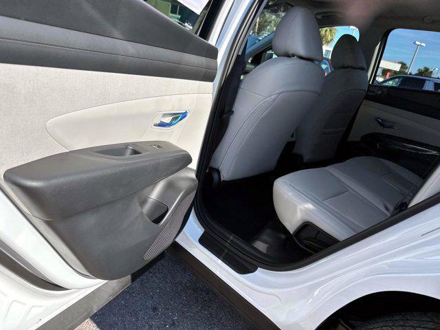 Photo of 2025 Serenity White Pearl Hyundai TUCSON
