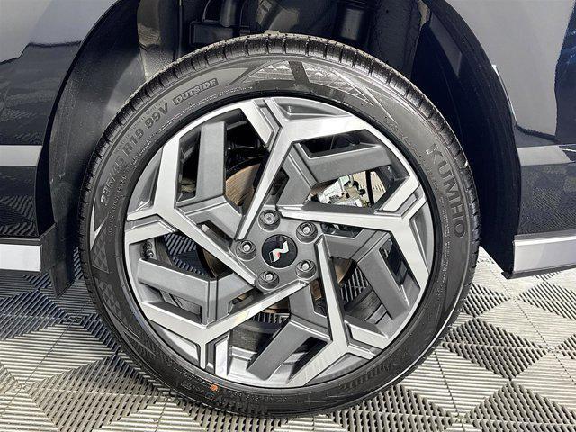 Photo of 2025 Abyss Black Pearl Hyundai KONA