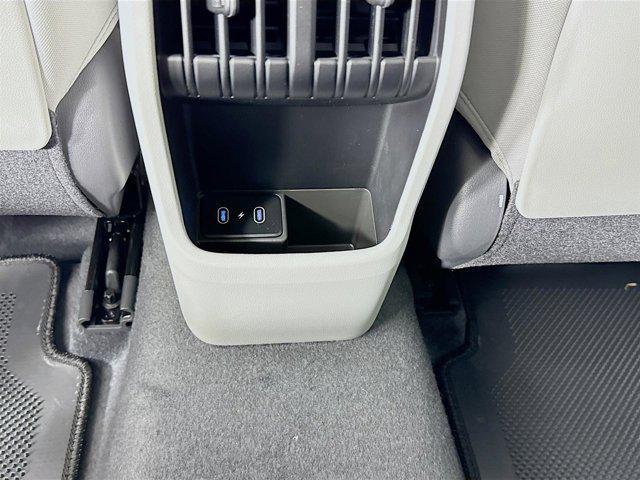 Photo of 2025 Atlas White Hyundai KONA