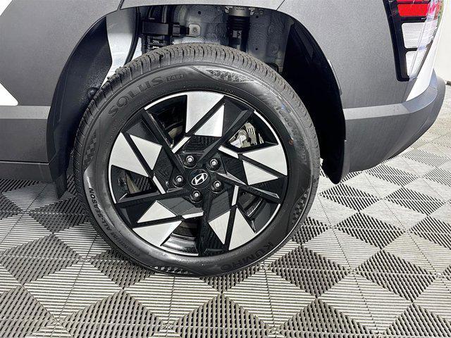 Photo of 2025 Atlas White Hyundai KONA