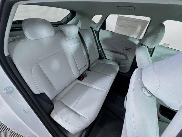 Photo of 2025 Atlas White Hyundai KONA