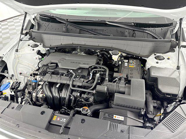 Photo of 2025 Atlas White Hyundai KONA