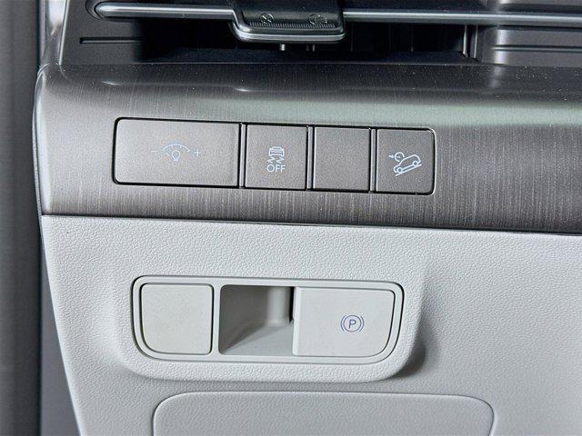 Photo of 2025 Atlas White Hyundai KONA
