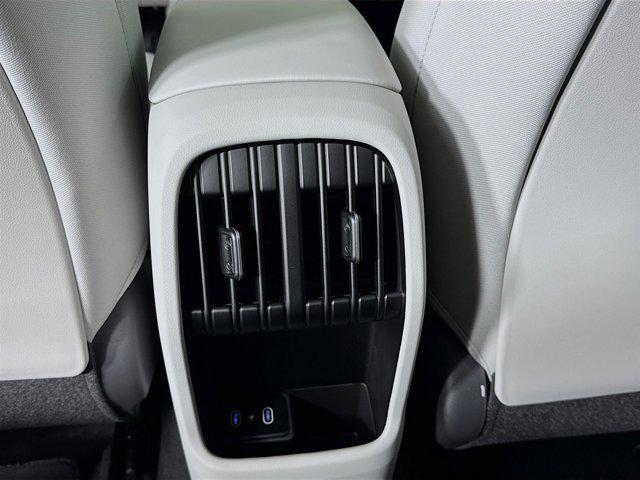 Photo of 2025 Atlas White Hyundai KONA