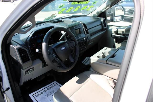 Photo of 2017 Oxford White Ford F-250
