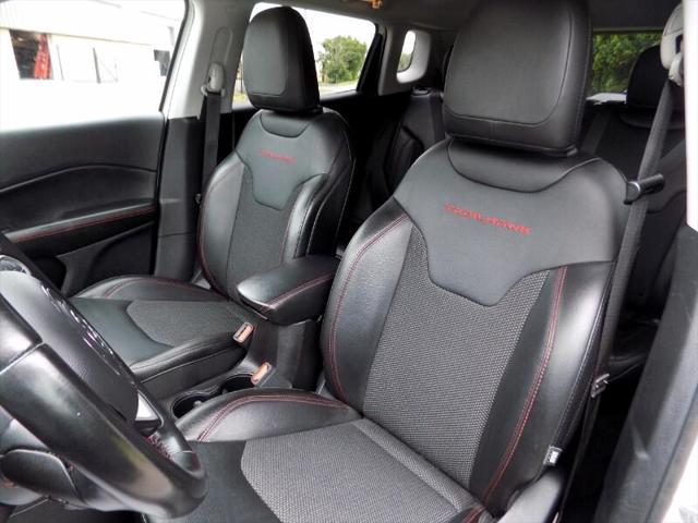 Photo of 2020 White Clearcoat Jeep Compass