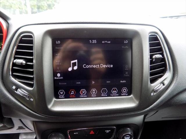 Photo of 2020 White Clearcoat Jeep Compass