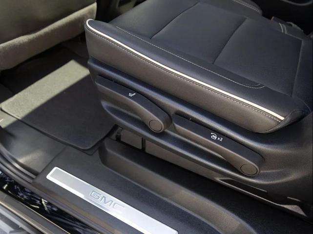 Photo of 2024 Onyx Black GMC Yukon XL