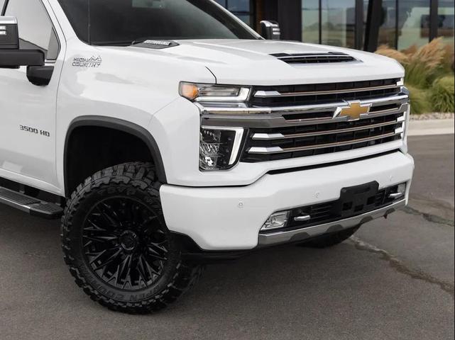 Photo of 2022 White Chevrolet Silverado 3500