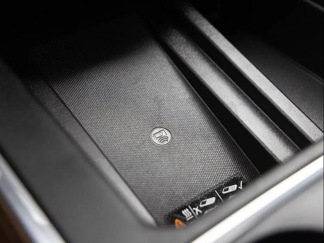 Photo of 2022 White Chevrolet Silverado 3500