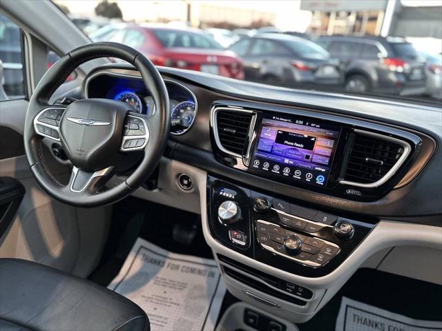 Photo of 2017 Billet Silver Metallic Clearcoat Chrysler Pacifica